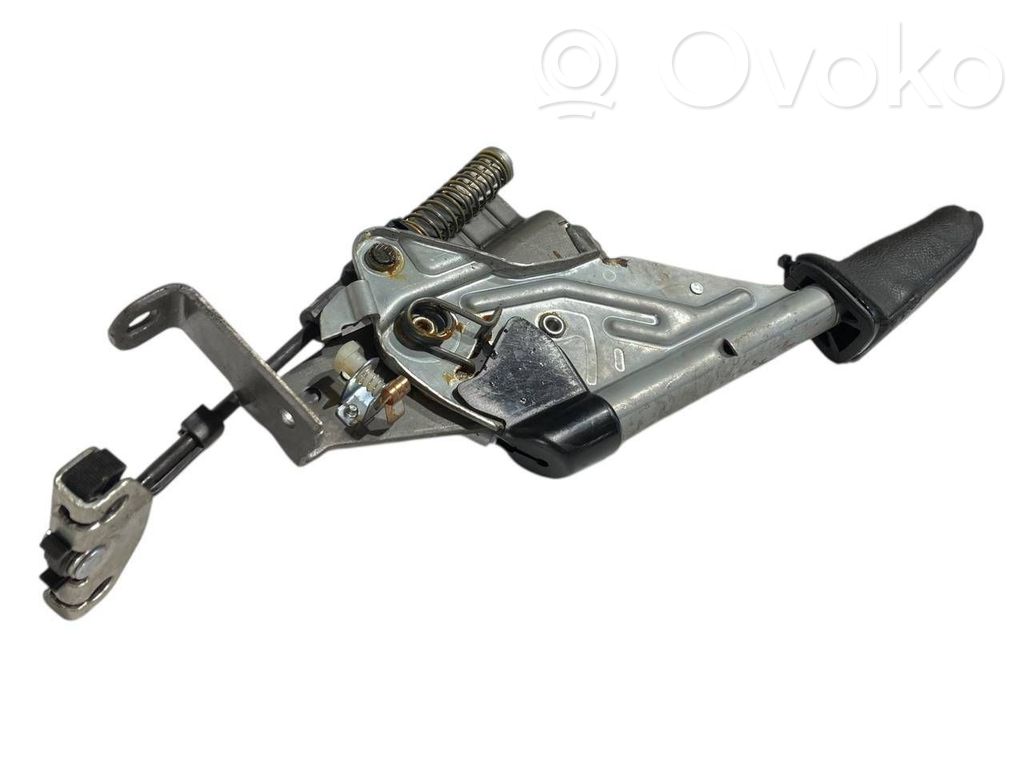 Rokas bremzes mehānisms (salonā)