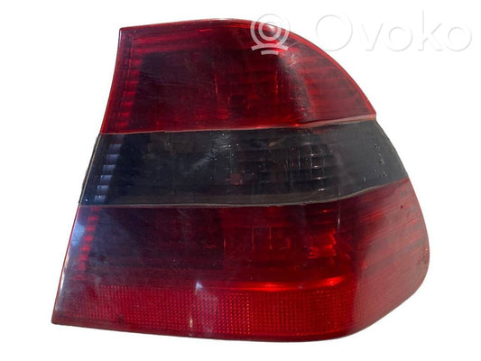 Задний фонарь в кузове