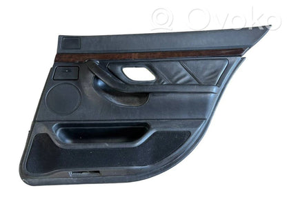 Priekšējo durvju apdare