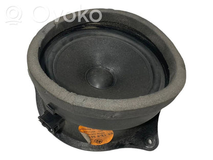 Skaļrunis (-i) pakaļējās durvīs