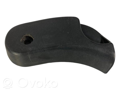 Dzinēja pārsega attaisīšanas rokturītis