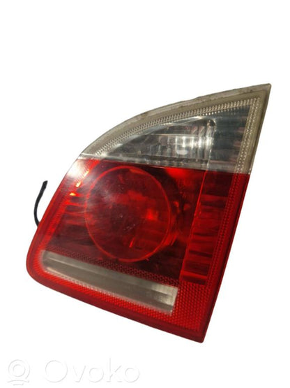 Aizmugurējais lukturis pārsegā