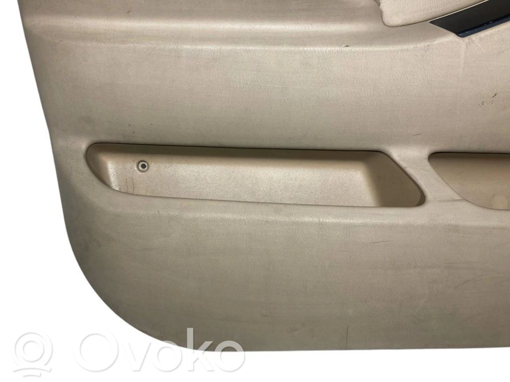 Priekšējo durvju apdare