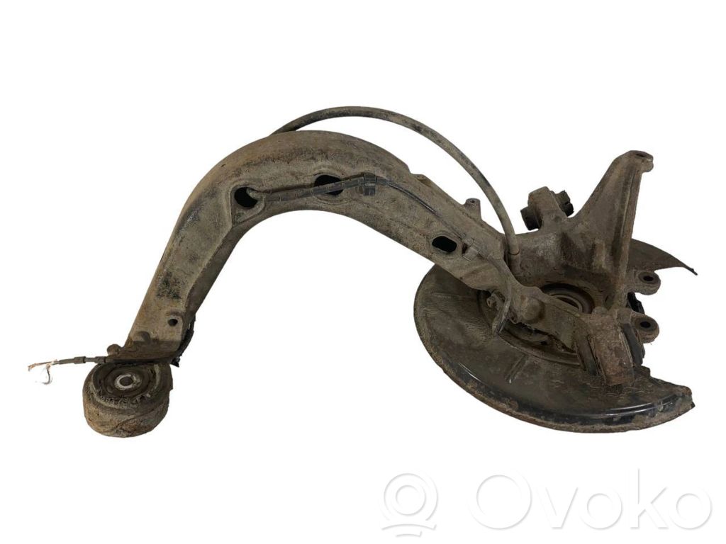 Aizmugurē riteņa rumbas vārpstas šarnīrs (stupica, capfa)