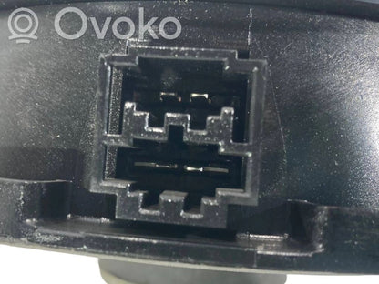 Динамик(и) в передней двери