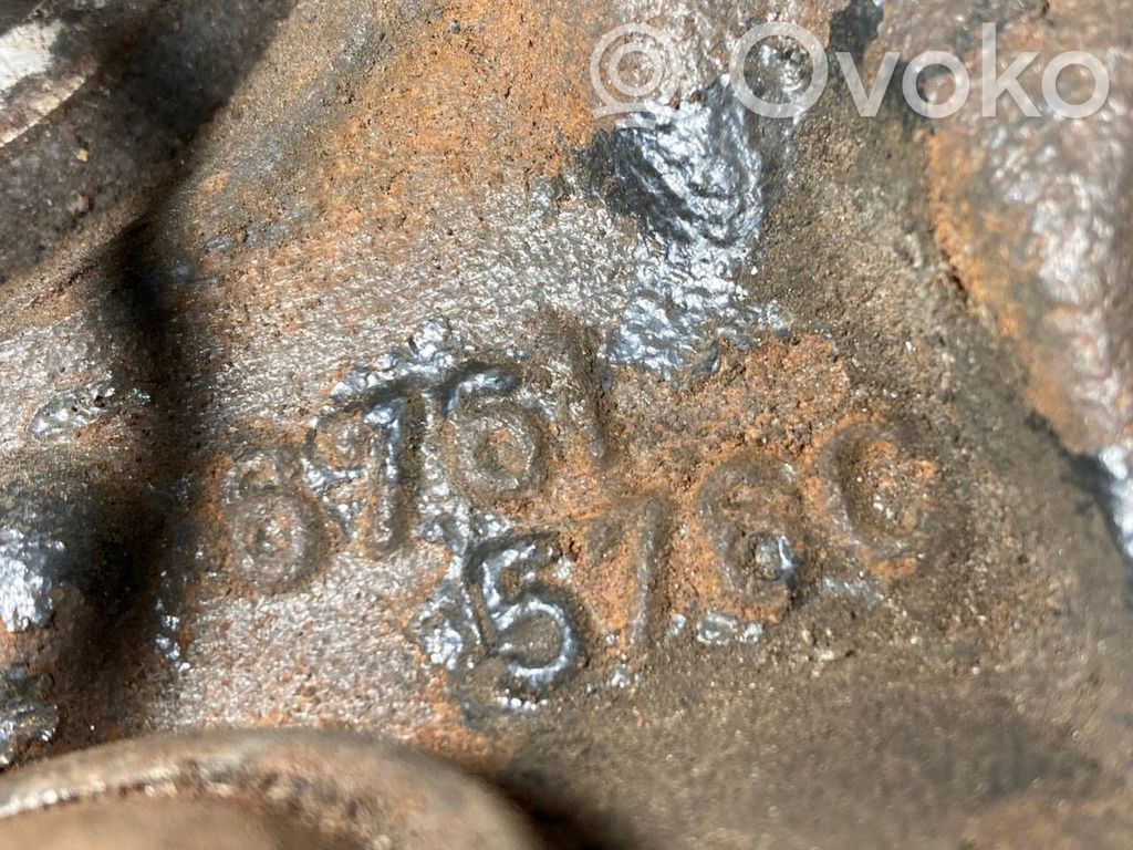 Priekšējā riteņa rumbas vārpstas šarnīrs (stupica, capfa)