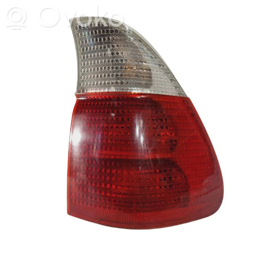 Задний фонарь в кузове