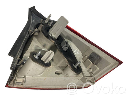 Задний фонарь в кузове