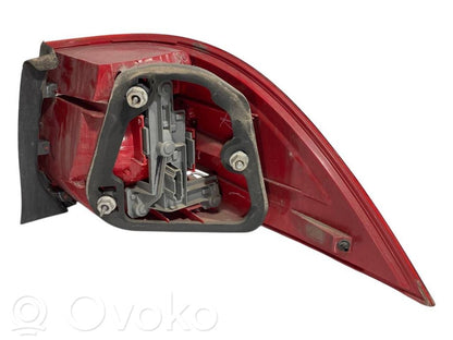 Aizmugurējais lukturis virsbūvē