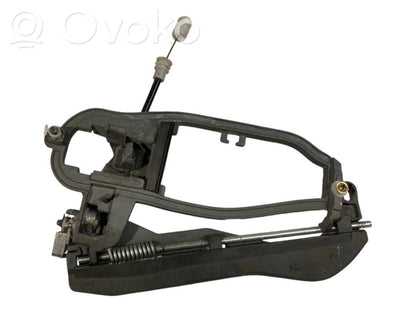 Priekšpusē turētājs / kronšteins ārējam atvēršanas rokturim