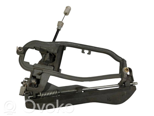 Держатель/кронштейн для внешней ручки открывания спереди