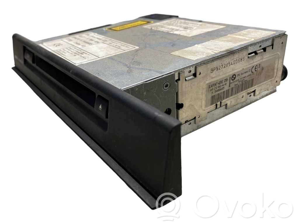 Radio / CD/DVD atskaņotājs / navigācija