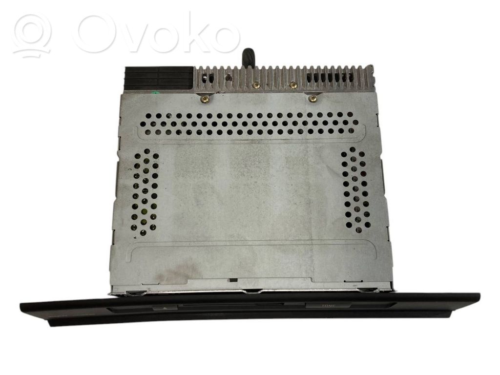 Radio / CD/DVD atskaņotājs / navigācija