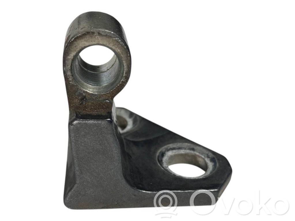 Aizmugurē augšējā vira (eņģe)