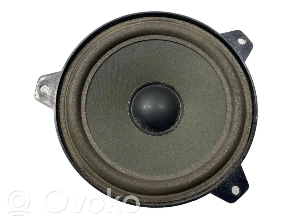 Speaker(s) in front door