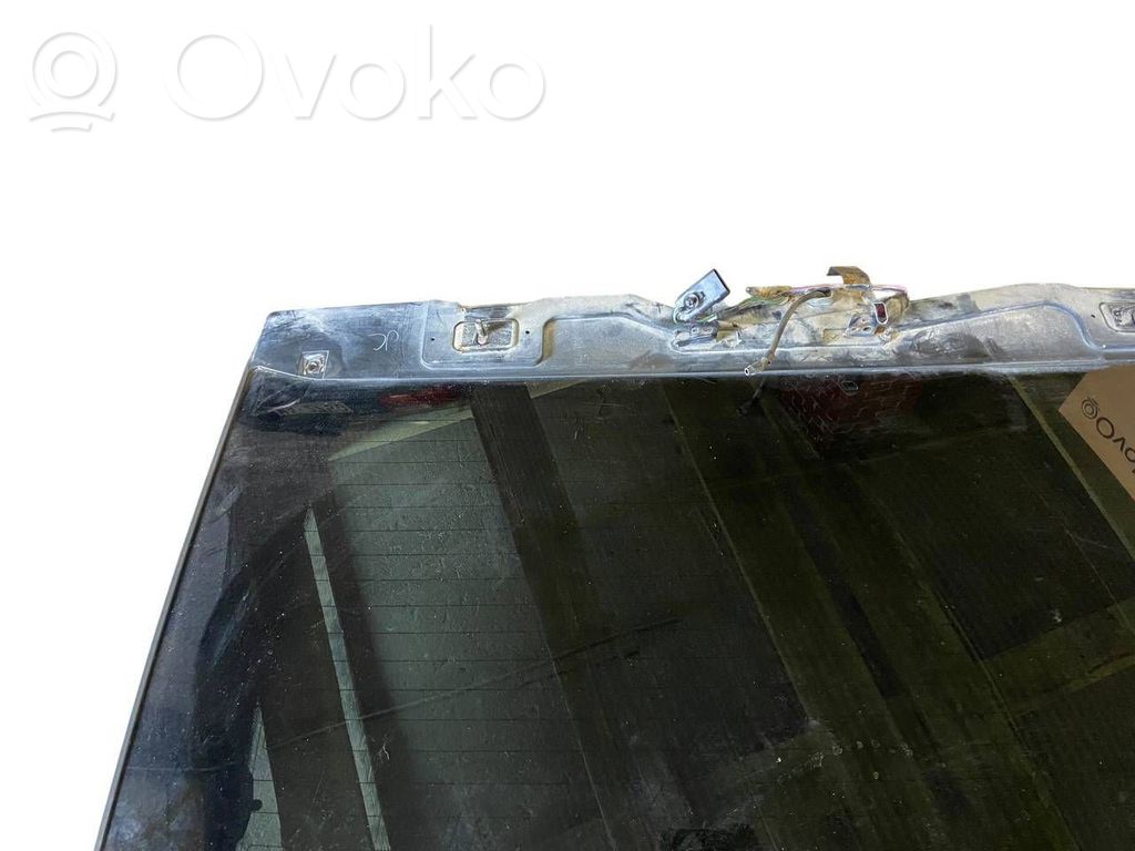 Bagāžnieka pārsega attaisāmais stikls