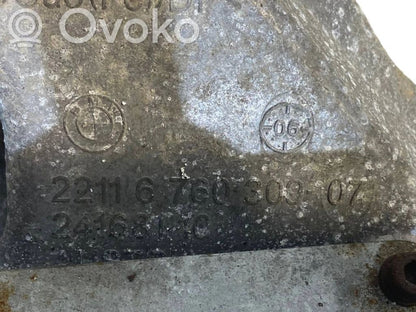 Engine mounting bracket
