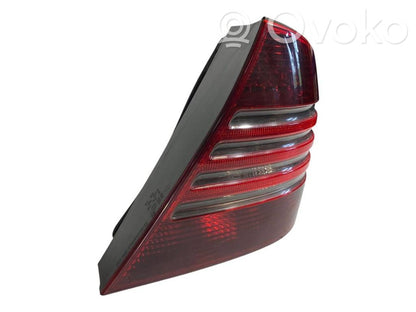 Aizmugurējais lukturis virsbūvē