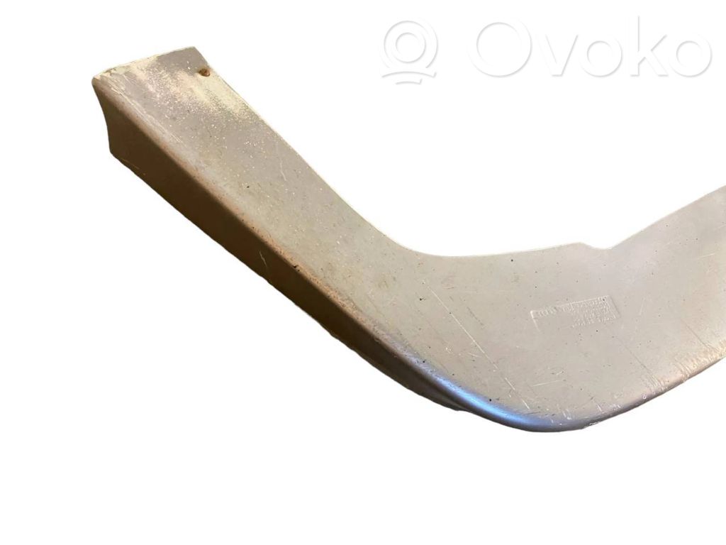 Apakšējā bampera daļa