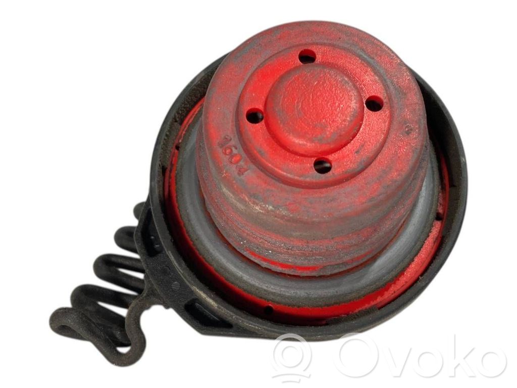 Aizskrūvējams degvielas tvertnes vāciņš