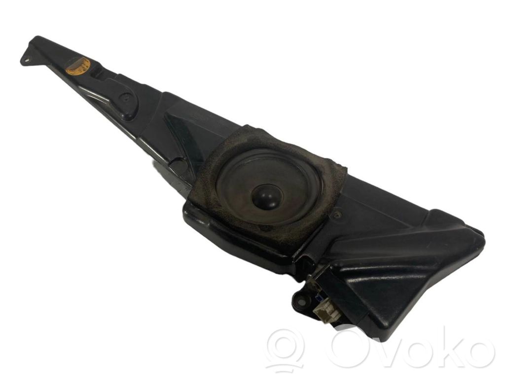 Динамик(и) в передней двери