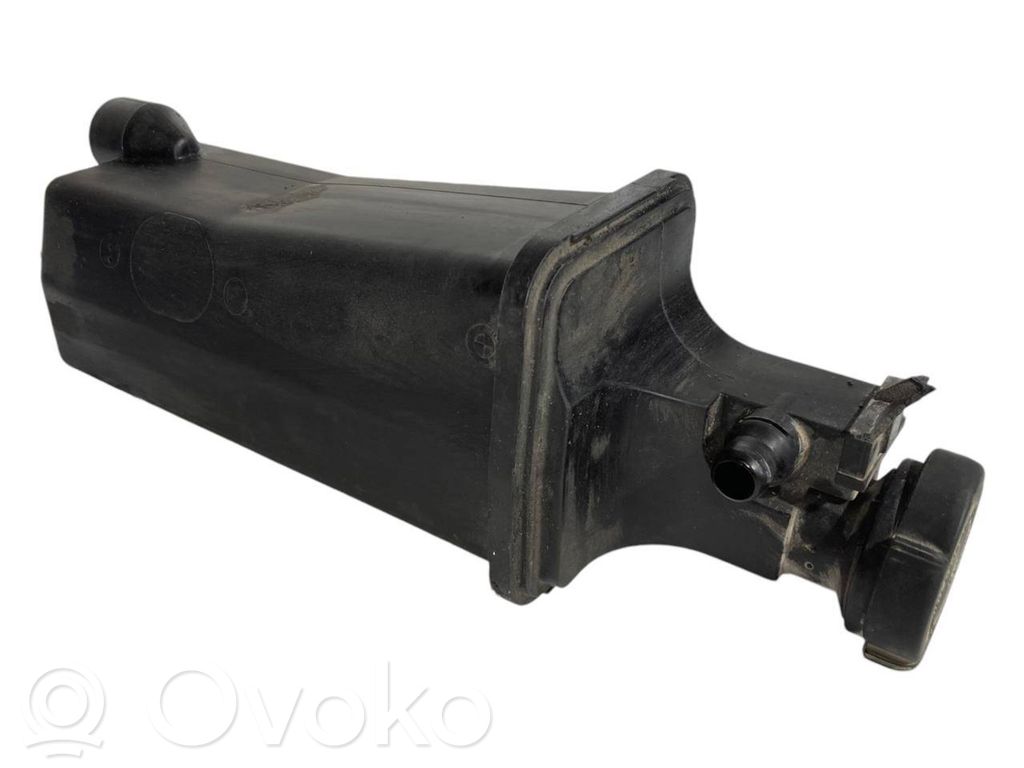 Расширительный бачок охлаждающей жидкости