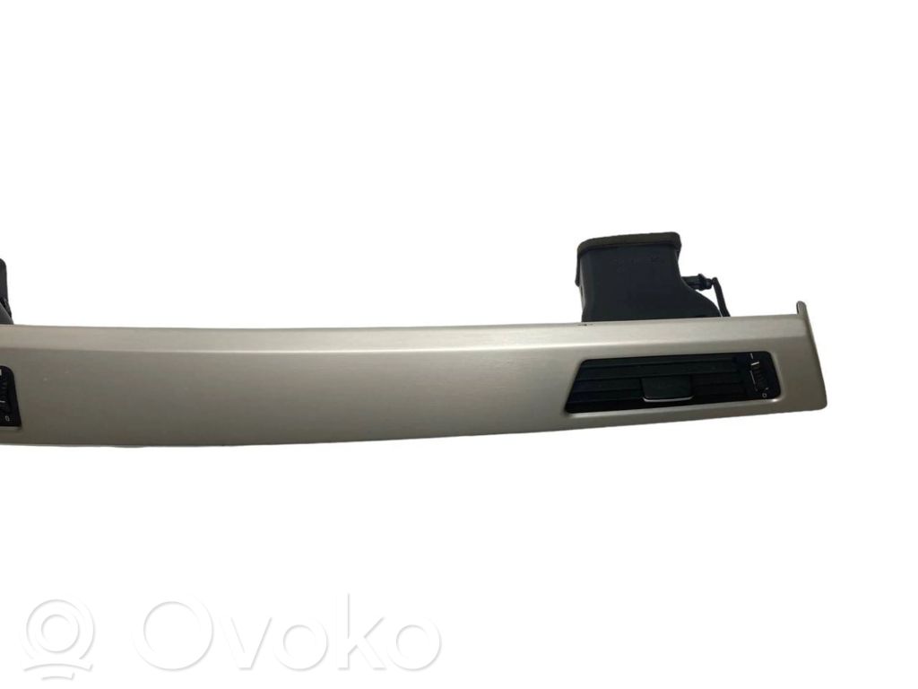 Paneļa dekoratīvās apdares vairogs (centrālais)