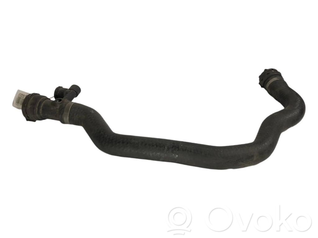 Caurulīte (-es) / šļūtene (-es)