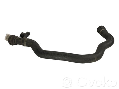 Caurulīte (-es) / šļūtene (-es)