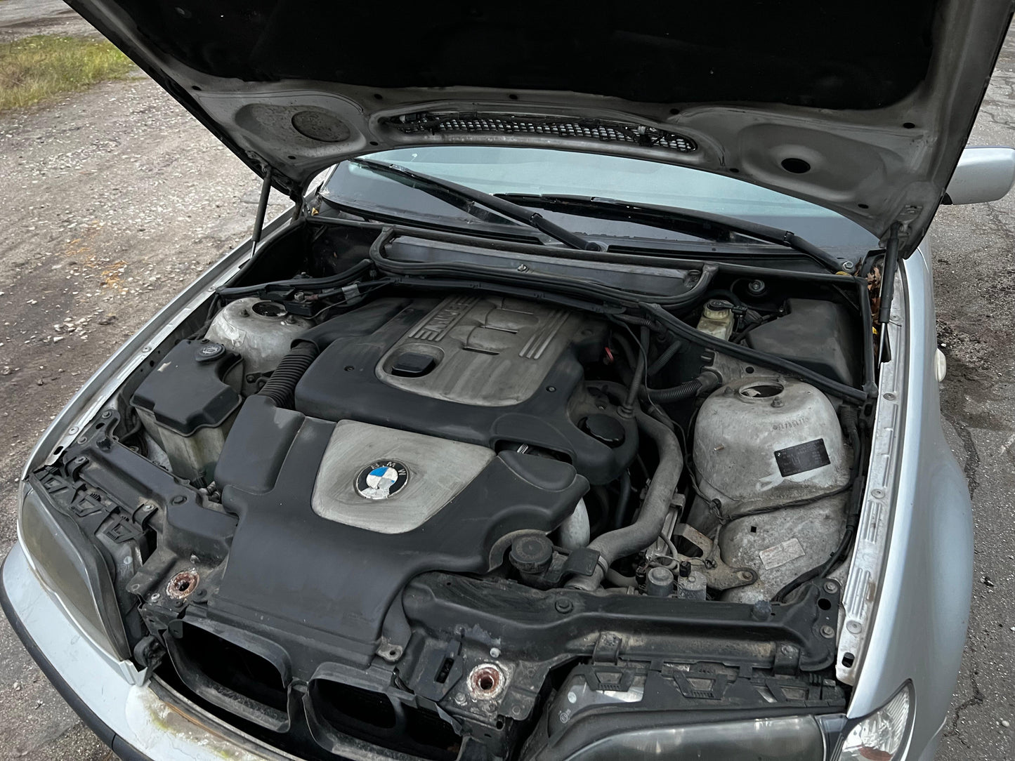 BMW 320 2002.G. rezerves daļas
