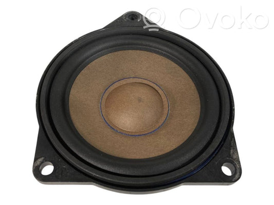 Skaļrunis priekšējā panelī