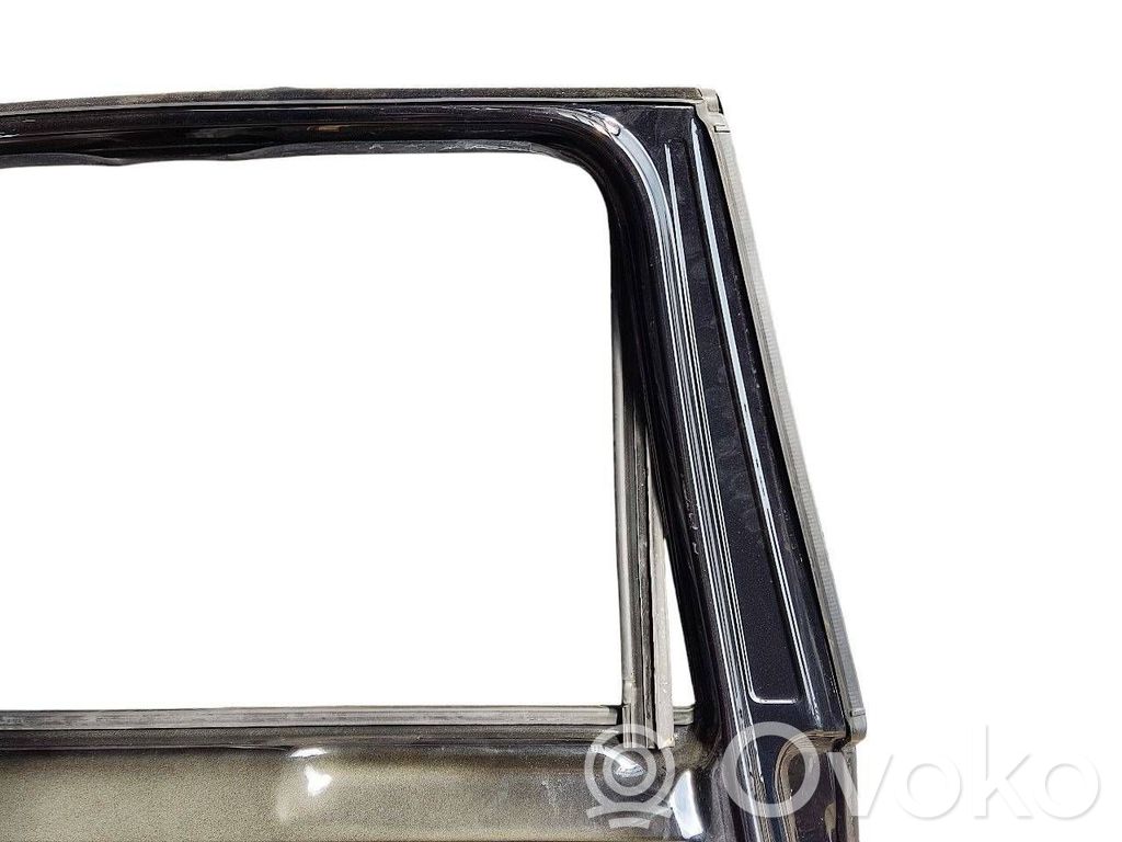 Aizmugurējās durvis