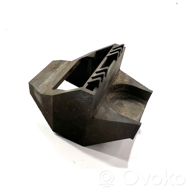 Radiatora (-u) turētājs / kronšteins