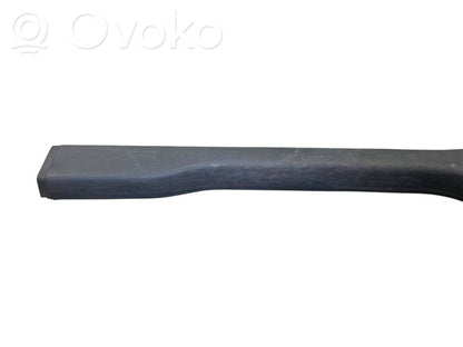 Priekšējā sliekšņa dekoratīvā apdare (iekšējā)