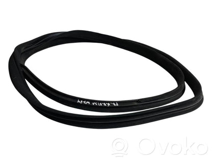 Priekšpusē apdares gumija (virsbūvē)