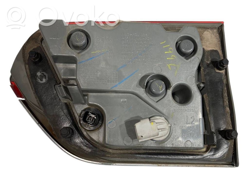 Aizmugurējais lukturis pārsegā