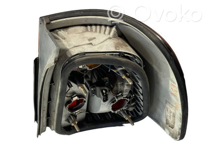 Aizmugurējais lukturis virsbūvē