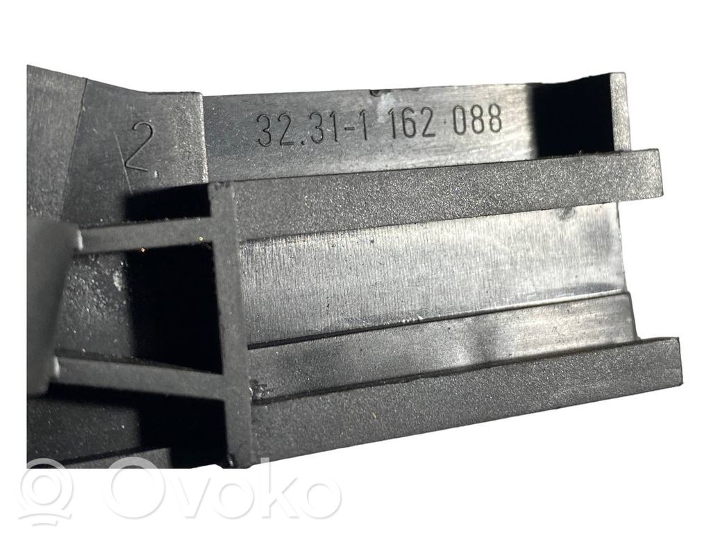 Stūres ass dekoratīvā apdare