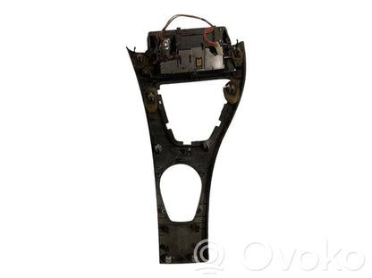 Ātrumu pārslēgšanas sviras dekoratīvā apdare (plastmasas)