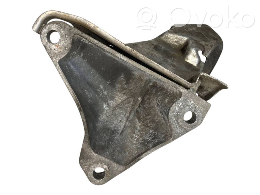 Engine mounting bracket