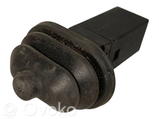 Degvielas tvertnes atvēršanas slēdzis