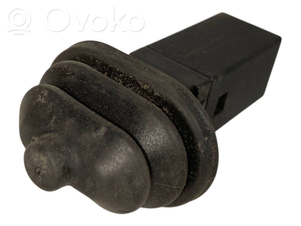 Degvielas tvertnes atvēršanas slēdzis