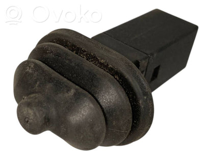 Degvielas tvertnes atvēršanas slēdzis