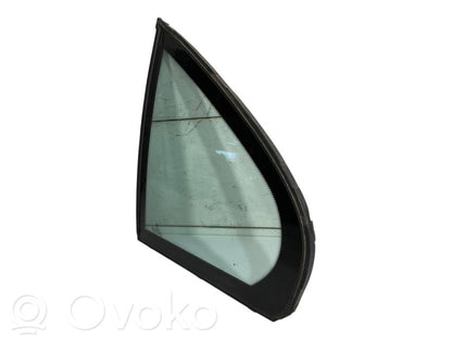 Mazais stikls "A" aizmugurējās durvīs