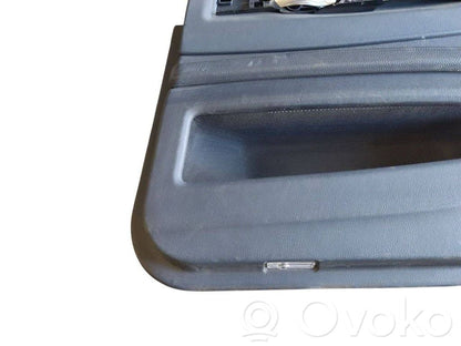 Apšuvums aizmugurējām durvīm