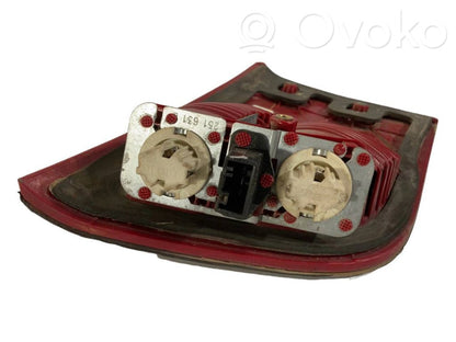 Aizmugurējais lukturis pārsegā