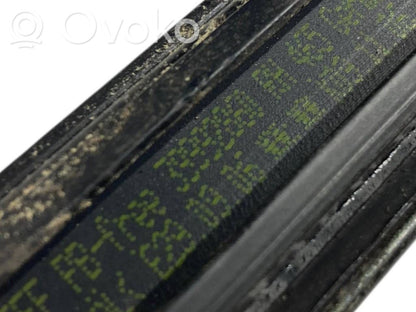 Priekšpusē durvju dekoratīvā apdare (moldings)