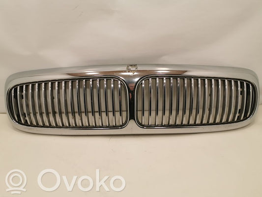 Передняя решетка