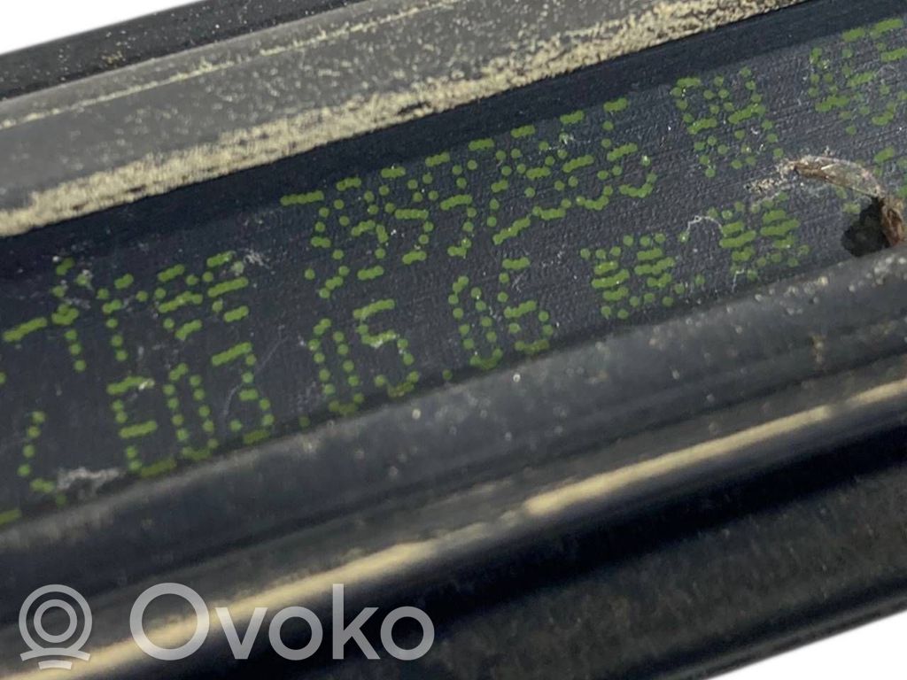 Aizmugurē durvju dekoratīvā apdare (moldings)