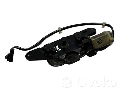 Aizmugurējā pārsega slēdzene